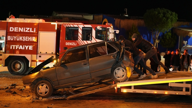 Denizli'de 5 aracın karıştığı zincirleme kaza çok sayıda kişi yaralandı