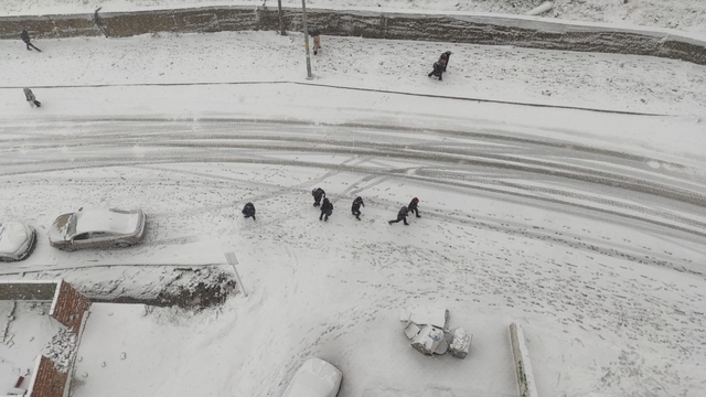 Sason'da kar yağışı nedeniyle eğitime ara verildi