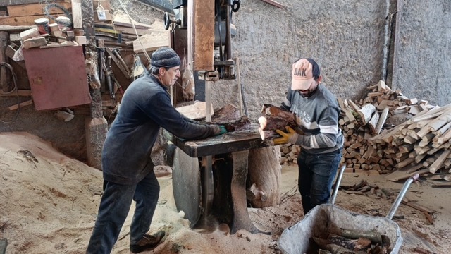 Depremle yenilenen konutlar doğal gazlı olunca mahrukatçılarda durgunluk yaşanmaya başladı