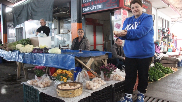 Acısını çalışarak hafifletiyor