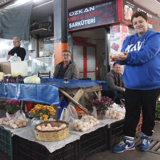 Acısını çalışarak hafifletiyor