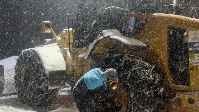 Kocaeli'de karla mücadele çalışmaları sürüyor