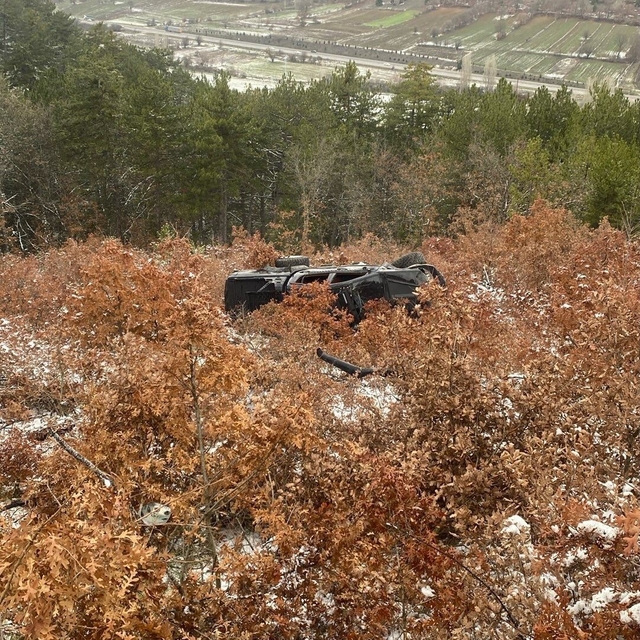 Kontrolden çıkan otomobil karşı şeride geçti: 4 yaralı