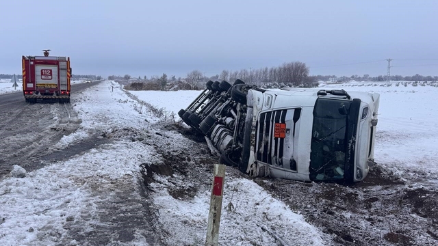 Şanlıurfa'da asit yüklü tanker devrildi: 1 yaralı