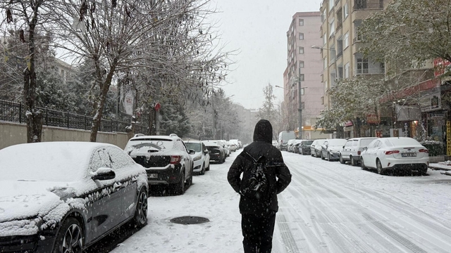 Diyarbakır'da kar tatili öğleden sonra geldi