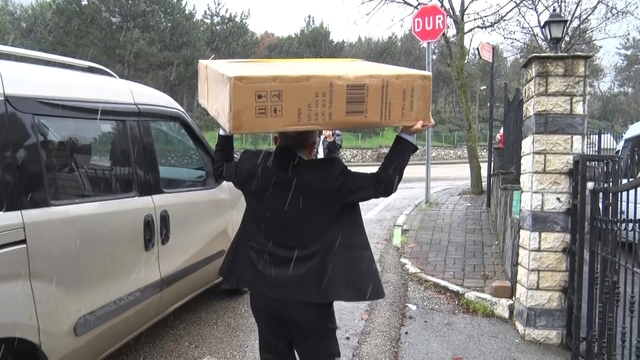 Karlı havada yürekleri ısıtan yardım
Kar ve soğuğa rağmen umut taşıyor, bin 24 tekerlekli sandalye ihtiyaç sahiplerine ulaştı