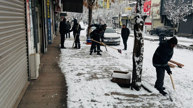 Patnos Belediyesi'nden karla mücadelede yoğun mesai