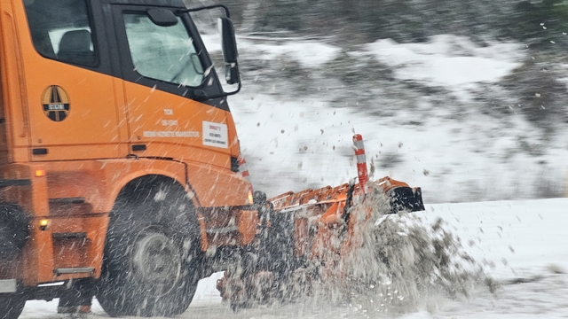 Zonguldak'ta ekiplerin karla mücadele çalışmaları sürüyor