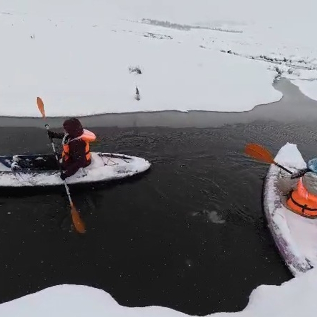 Tokat-Ordu sınırında donan mendereslerde kano yaptılar