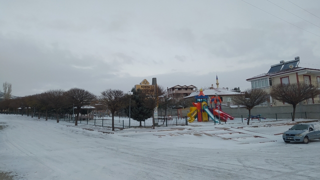 Yunak'ta mevsimin ilk karı yağdı