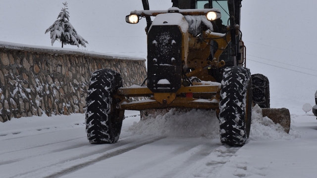 Malatya'da kar yağışı, ulaşımı olumsuz etkiledi