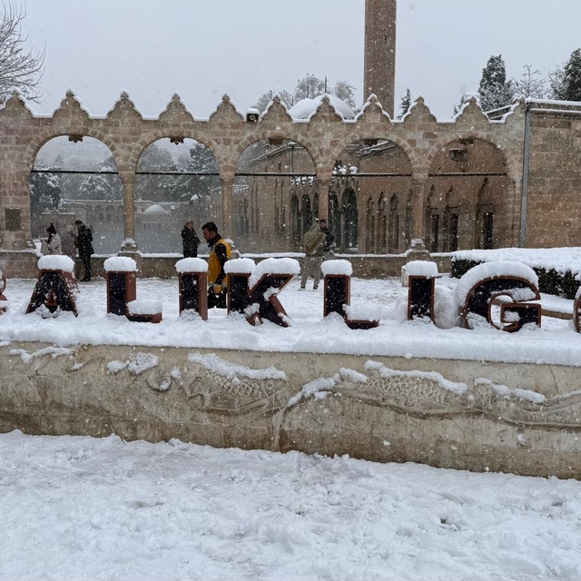 Şanlıurfa'ya mevsimin ilk karı düştü; okullar tatil edildi