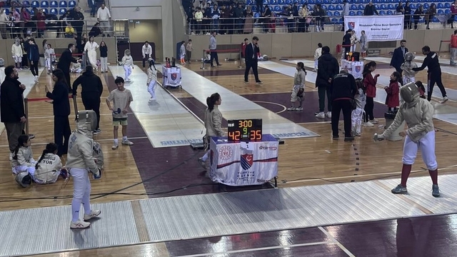 Eskişehir'de Eskrim Kılıç Türkiye Kupası heyecanı yaşandı