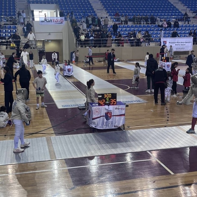 Eskişehir'de Eskrim Kılıç Türkiye Kupası heyecanı yaşandı