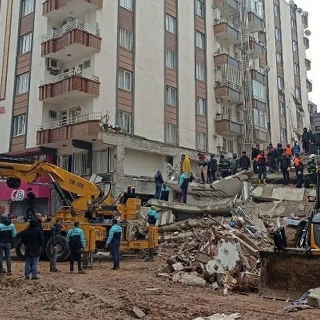 3 yıldır kırmızı bültenle aranan müteahhitten şok savunma