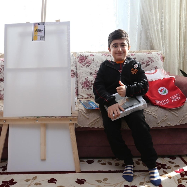 Genç ressamın hayalleri, Engelsiz Sanat Projesi ile renklendi