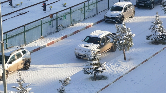 Yeşilyurt ilçesinde kar yağışı ve soğuk hava etkili oluyor