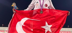 Başkan Albayrak, Türkiye rekoru kıran Eskişehirli sporcuyu kutladı