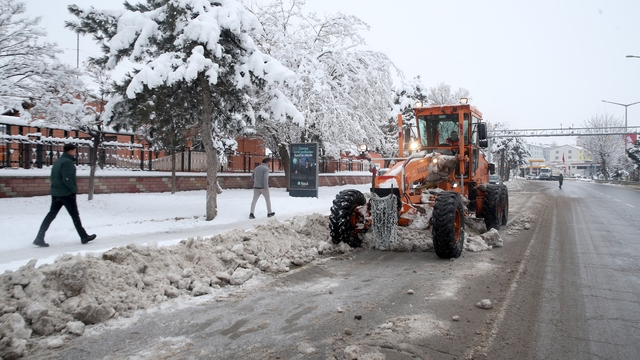 Van, Hakkari Bitlis ve Muş'ta 412 yerleşim yerine ulaşım sağlanamıyor