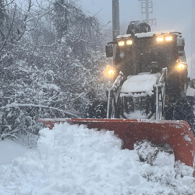 Düzce'de kar nedeniyle 37 köy yolu ulaşıma kapandı
Düzce Belediyesi ekipler...