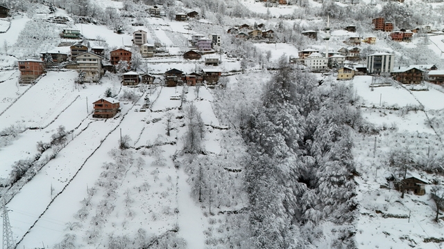 Trabzon'un yüksek kesimlerinden kar manzaraları