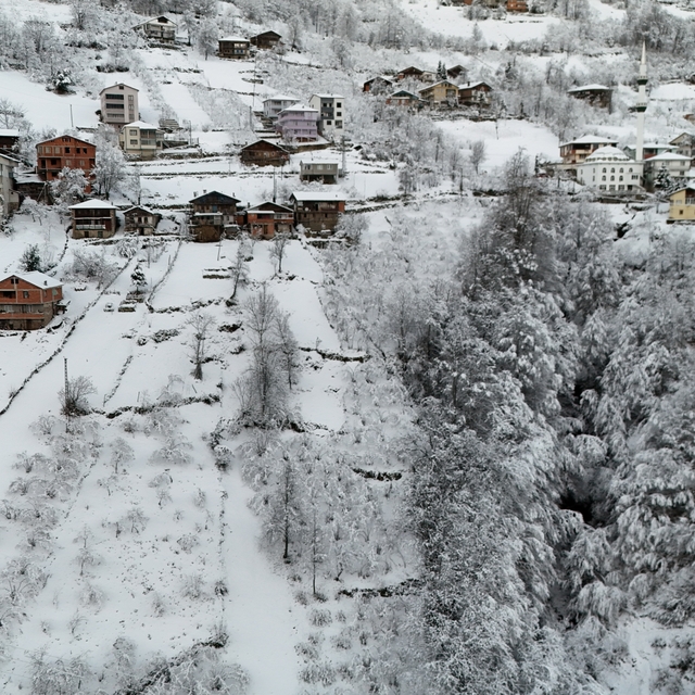 Trabzon'un yüksek kesimlerinden kar manzaraları