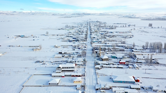 Kars'ta karla kaplanan köyler dronla görüntülendi