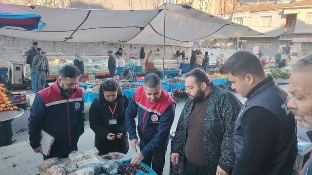Germencik'te semt pazarında gıda denetimi