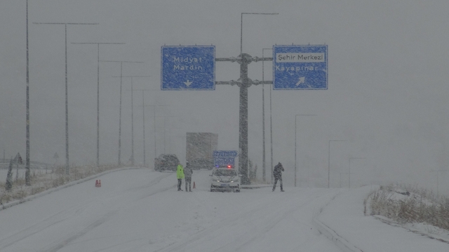 Gercüş'te Ayrancı geçidi kar nedeniyle ulaşıma kapandı