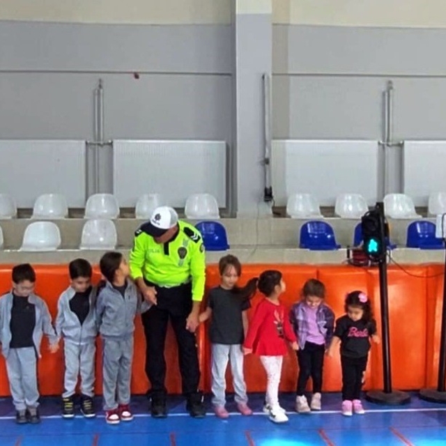 Kütahya İl Emniyeti'nden Simav'da trafik eğitimi ve bilgilendirme faaliyetl...