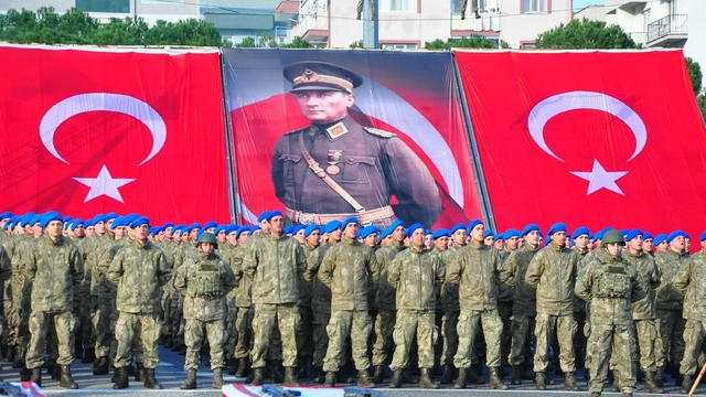 Manisa'da 3 bin 559 er, ant içip komando beresini taktı