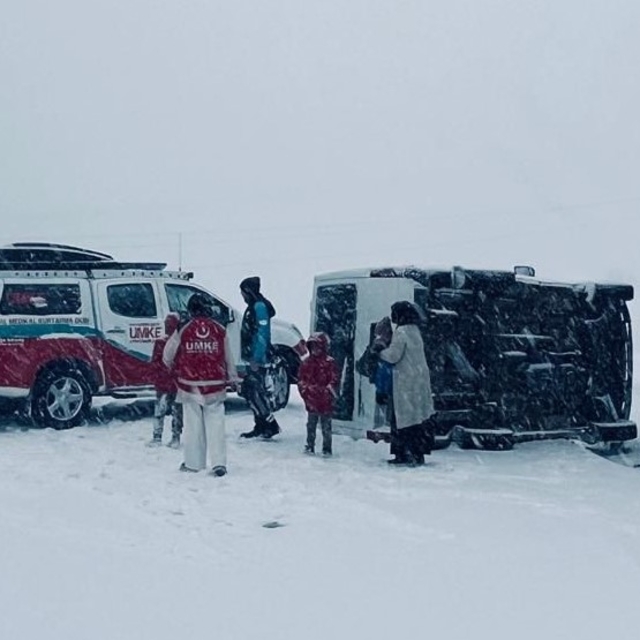 Siirt'te yolcu minibüsü devrildi: 6 yaralı