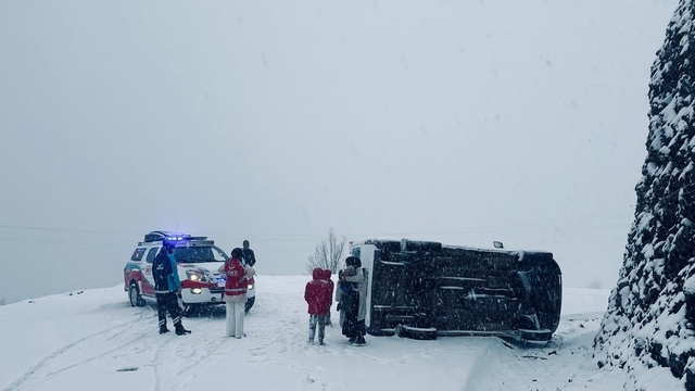 Siirt'te minibüs devrildi: 6 yaralı