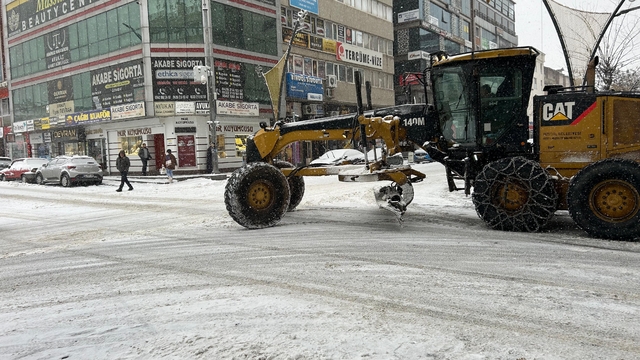 Bingöl'de beklenen kar yağışı başladı