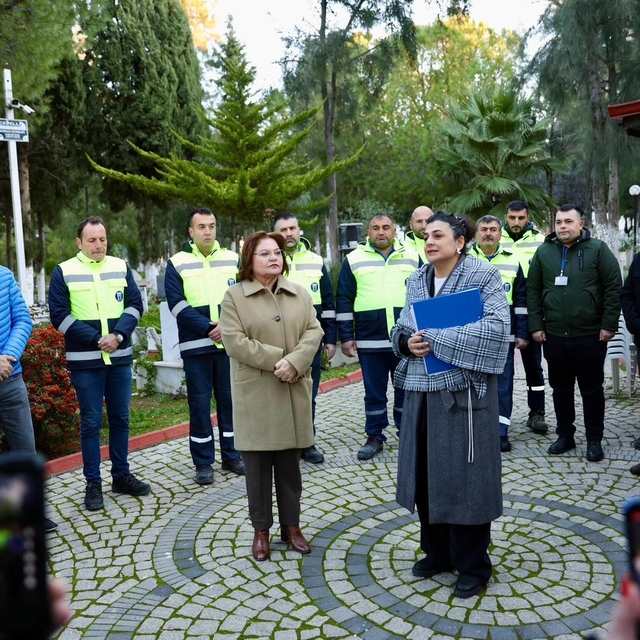 Başkan Gençay: "Mezarlıklar düzenli ve eksiksiz bir şekilde devredildi"
