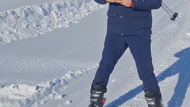 Hem çay içti hem karda kaydı
Rize'de çay içerken kayan vatandaşın görüntüsü ilgi çekti