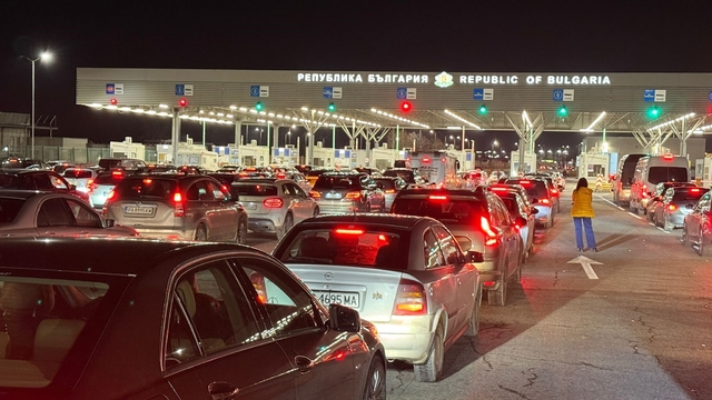 Yılbaşı alışverişini Edirne'de yapan Bulgaristan vatandaşları, dönüşte sınır kapılarında yoğunluk oluşturdu