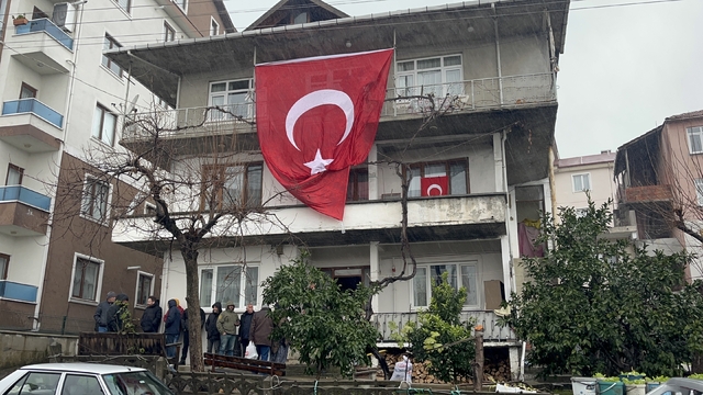 Yalova'da şehit olan polis memurunun Düzce'deki baba ocağına acı haber ulaştı