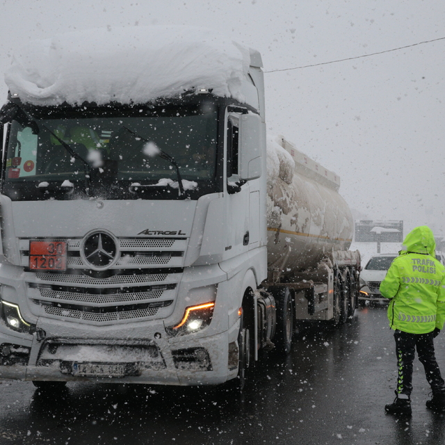 Bolu'da olumsuz hava koşulları nedeniyle eğitime 1 gün daha ara verildi