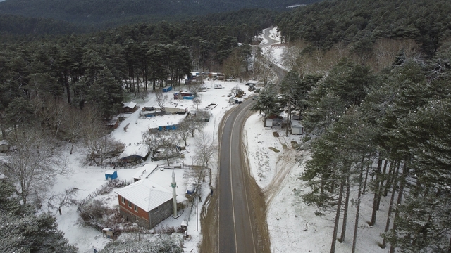 Kazdağları'na beklenen kar geldi: Yüksek kesimler beyaza büründü