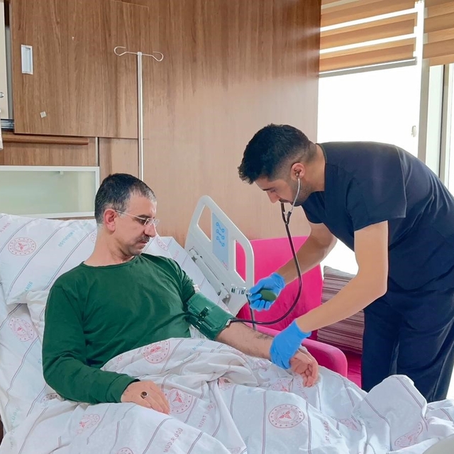 İdrar yanması şikayetiyle geldi geyik boynuzu taşı ameliyatı oldu