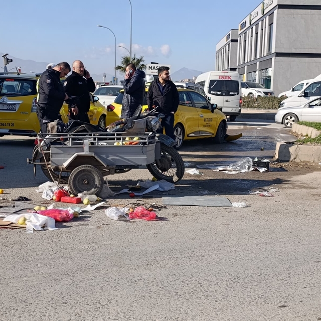 Taksi ile sepetli motosiklet çarpıştı: 2 yaralı
