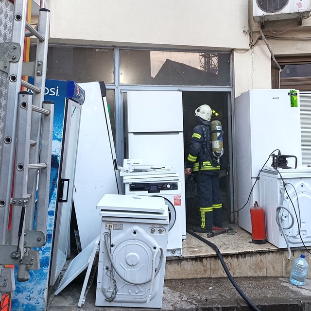 Karamürsel'de iş yerinde çıkan yangın söndürüldü