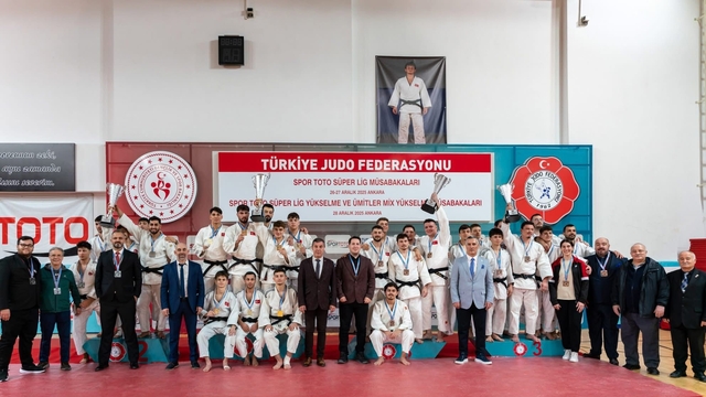Yunusemre Belediyespor erkek judo takımı Süper Lig'e yükseldi