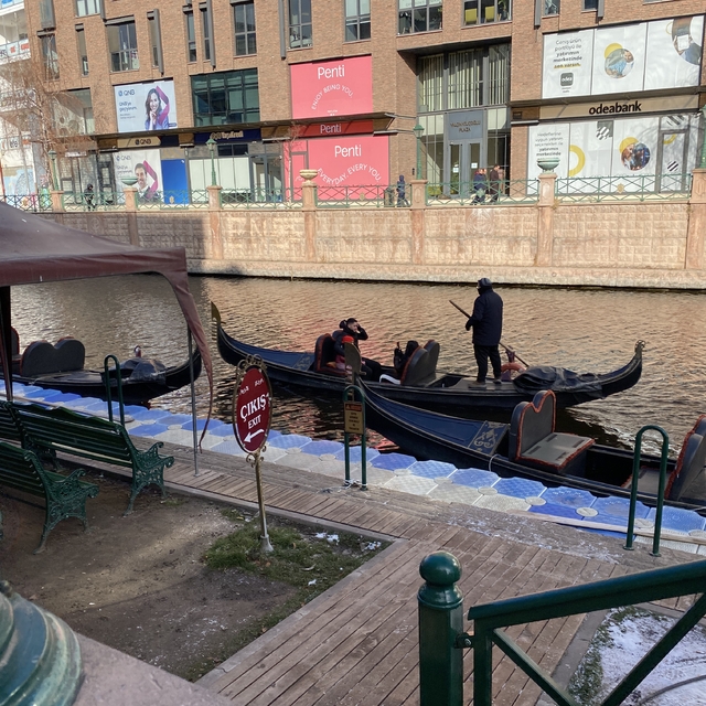 Eskişehir'de dondurucu soğuğa rağmen gondol seferleri devam ediyor