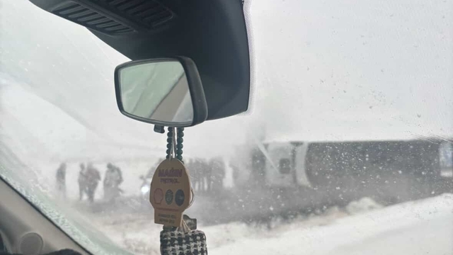 Kurtalan'da devrilen kamyonun sürücüsü yaralandı