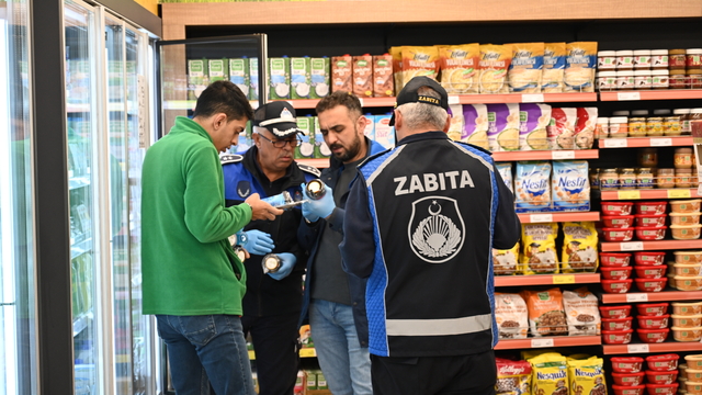 Osmaniye'de zabıta ekipleri marketleri denetledi