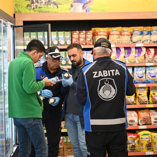 Osmaniye'de zabıta ekipleri marketleri denetledi