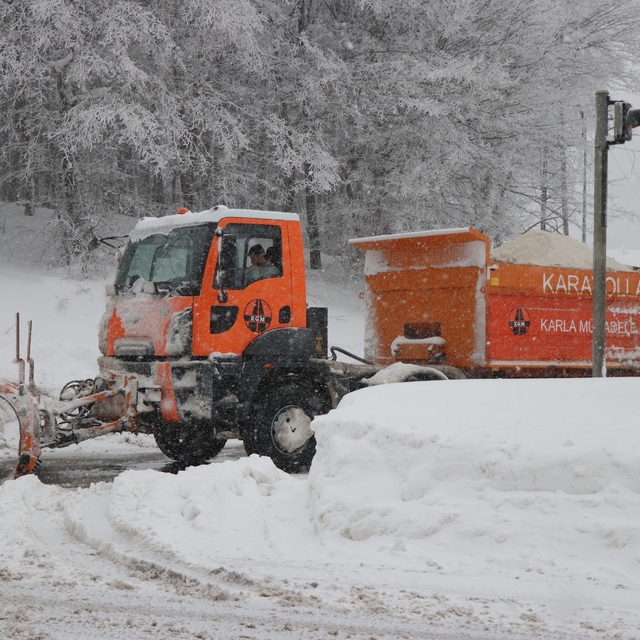 Bolu Dağı'nda yoğun kar yağışı başladı
