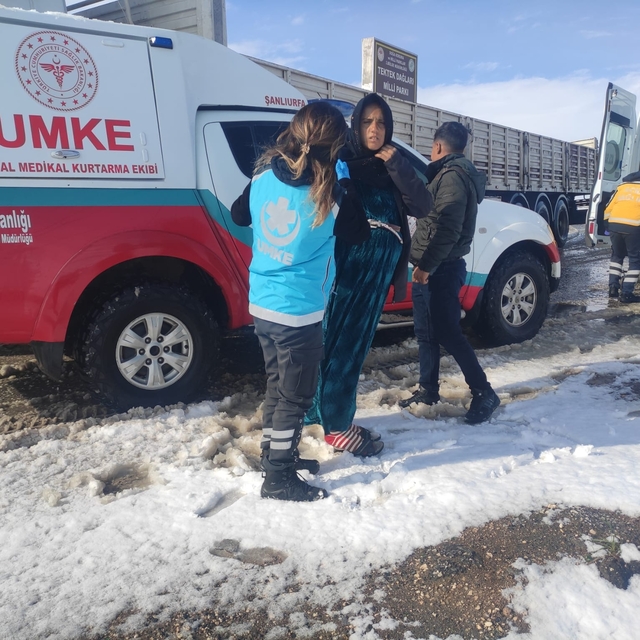 Şanlıurfa'ya mevsimin ilk karı düştü; okullar tatil edildi (2)